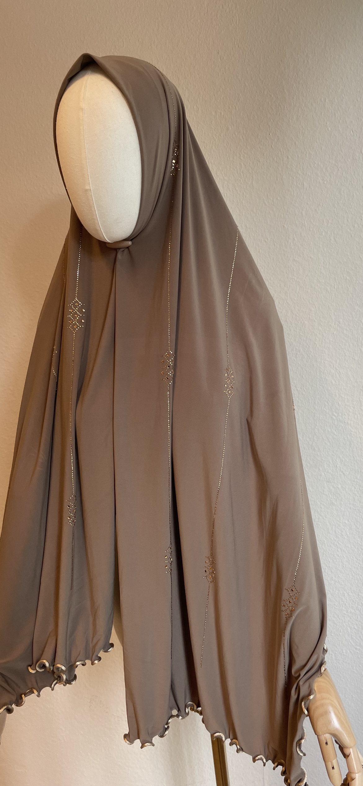 Premium Jersey Hijab mit Steinen und Wellen