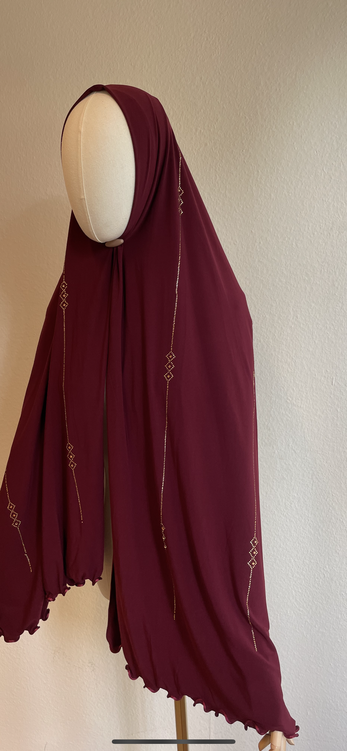 Premium Jersey Hijab mit Steinen und Wellen