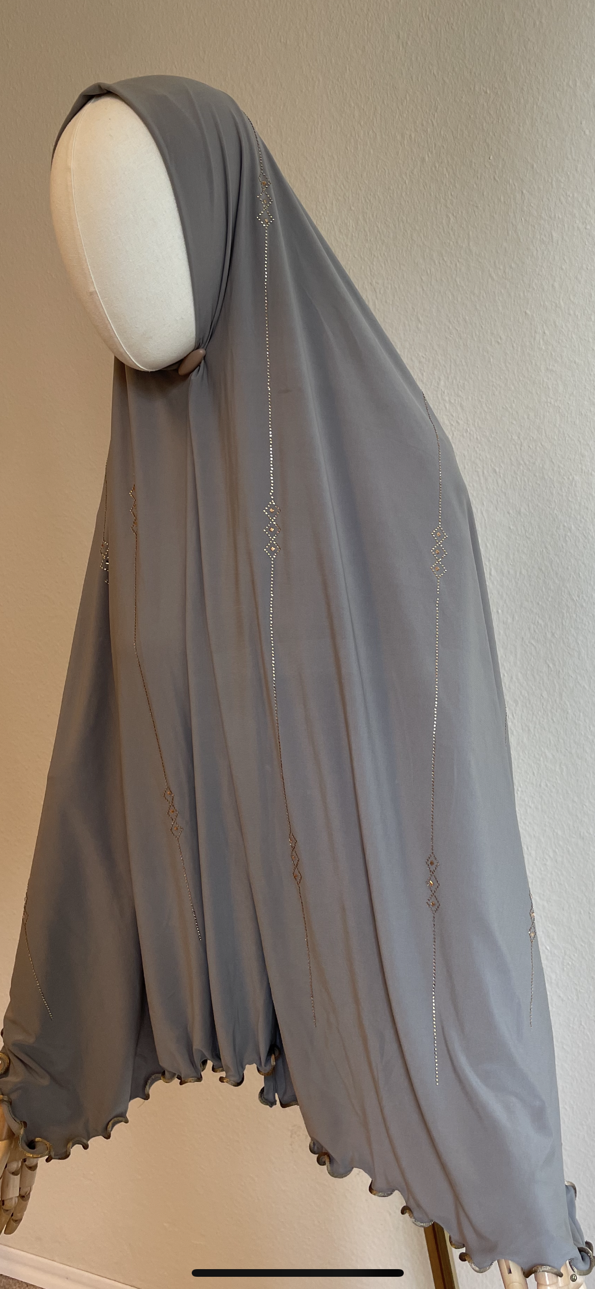 Premium Jersey Hijab mit Steinen und Wellen