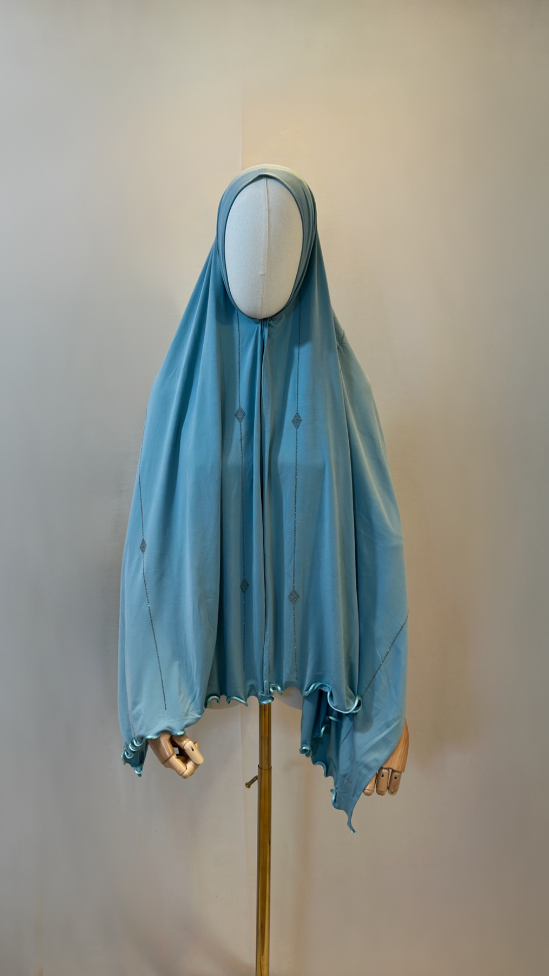 Premium Jersey Hijab mit Steinen und Wellen